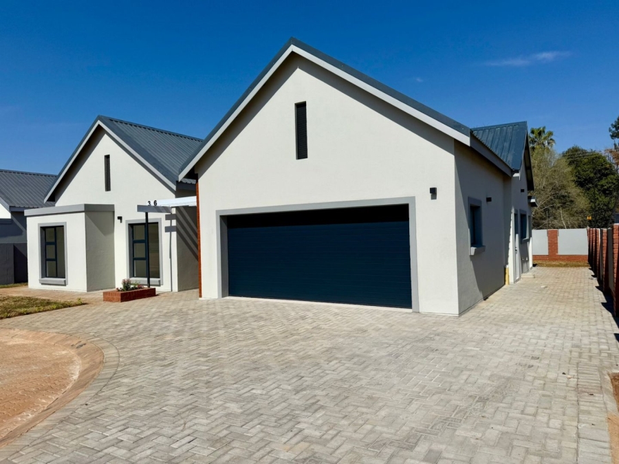 To Let 4 Bedroom Property for Rent in Melodie North West